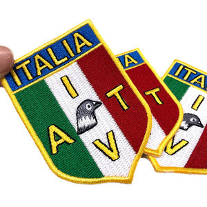 Écussons brodés en fer 3D personnalisables Écussons de logo de marque conçus en usine Tissu tissé avec drapeau personnalisé pour vêtements - Product Image 2