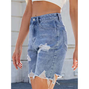 Shorts in denim vintage a vita media con logo ricamato, stile dritto, decorazioni con nappe e tecniche di lavaggio effetto invecchiato - Product Image 3