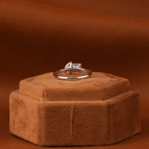 Anillo de diamante solitario de oro sólido de 18 quilates hecho a mano personalizable Lab Grown Princess Pear Cut joyería de compromiso IGI Bezel Trendy - Product Image 2