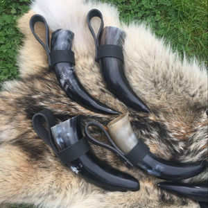 Auténtico Portavasos de Cuero y Cuerno Pulido de Inspiración Náutica Vikinga, Artesanía Natural para Beber Cerveza o Sidra, con Logotipo y Tamaño Personalizables - Product Image 3