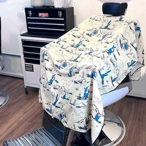 Barbiers occidentaux personnalisés Cape de coiffeur en polyester durable caractéristique imperméable - Product Image 2