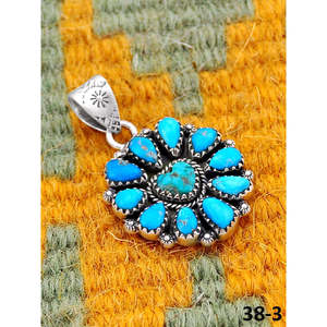 Pendentif Turquoise Fait Main du Sud-Ouest, Émeraude de la Vallée avec Sertissage à la Française en Argent Sterling, Breloques Taille Émeraude - Product Image 2