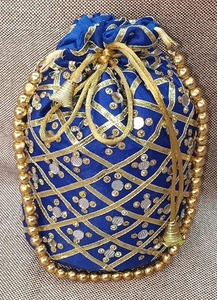 กระเป๋า potli ประดับเลื่อมหรูหราสำหรับงานเทศกาลกระเป๋าผ้าไหมราชวงศ์พร้อมเครื่องประดับ zari สำหรับ haldi mehindi และของชำร่วย - Product Image 4