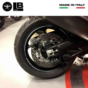 Strisce Adesive Argento per Cerchioni Scooter Yamaha TMAX 2008-2025, Compatibili con Pneumatici e Accessori Ruote Moto - Product Image 3