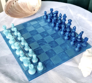 Juego de Ajedrez Blanco y Negro Hecho en Resina con Acabado Pulido, Ajedrez de Resina Blanco y Negro - Product Image 6