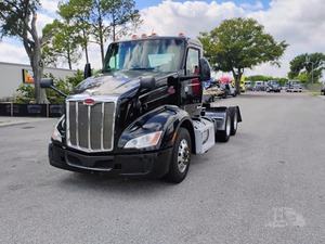 Camion tracteur industriel robuste 2022, 579, d'occasion, OEM, 455 CV, 52000 lb MGV, garantie 3 ans, logistique de fret commercial - Product Image 4