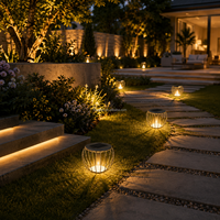 Lampes solaires de jardin LED IP65 à haute conversion et forme unique, blanc chaud, étanches pour l'aménagement paysager extérieur et les pelouses.