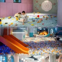 Grand kit d'amusement intégré comprenant un château gonflable et des équipements de jeux souples, aire de jeux intérieure pour activités ludiques