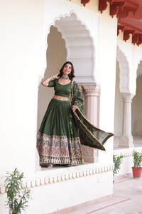 Lahenga Choli Dupatta Vichitra de Otoño, Cintura Natural, Silueta Holgada, Estilo Dulce, Largo hasta el Suelo, Bordado con Hilo de Seda y Lentejuelas - Product Image 4