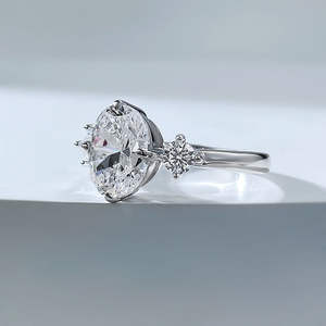 Nuevo Anillo de Compromiso y Matrimonio Clásico de Tres Piedras con Moissanita de 2 Quilates, 7x9 mm, Plata de Ley 925, para Mujer, Regalo, Fiesta - Product Image 5