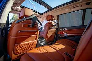 Sedán de Alto Rendimiento Usado 2023, Ultra-Lujoso, Tamaño Grande, Motor Potente, Interior Premium, Capacidad AWD Avanzada, Techo Panorámico - Product Image 2