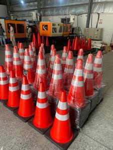 Cono de carretera de tráfico de plástico PVC reflectante de seguridad de construcción mejor con Material de goma PE para advertencias de carretera - Product Image 5