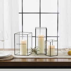 Bougeoir votif en verre transparent à cadre en laiton antique pour la maison et le décor de table de Noël Boîte en verre carrée Bougie votive - Product Image 3