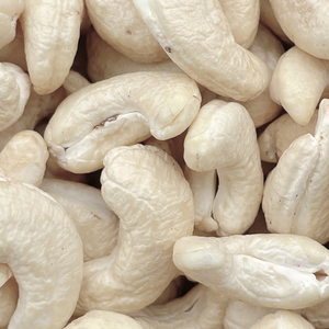 Offre Spéciale 2023 Noix de cajou brutes WW180, WW240, WW320 Prix à l'exportation SANTIGO Noix de cajou Noix de cajou prêtes à être expédiées - Product Image 1