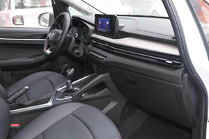 Pick-up compact essence d'occasion 2025, 5 portes, 6 places, transmission intégrale/4x4, conduite à gauche, sièges en cuir, toit ouvrant panoramique, exportation - Product Image 4