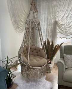 Chaise de balançoire suspendue en coton macramé de style bohème de couleur marron chaise de patio faite à la main pour la maison et le jardin - Product Image 2