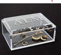 กล่องเครื่องประดับอะคริลิคที่สง่างามพร้อมการออกแบบที่โปร่งใสจัดระเบียบและจัดแสดงเครื่องประดับที่มีค่าและของที่ระลึกของคุณ - Product Image 2