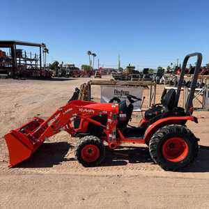 Tracteurs Mini Kubota B2301 fiables, conçus pour soutenir les travaux agricoles, d'aménagement paysager et utilitaires avec une puissance constante - Product Image 5