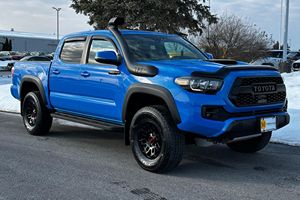 Toyota Tacoma TRD Pro Doble Cabina 4x4 2019 Usada, 2500 Millas, 1 Dueño, Transmisión Manual de 6 Velocidades, Color Azul Voodoo, Mayormente sin Modificaciones - Product Image 2
