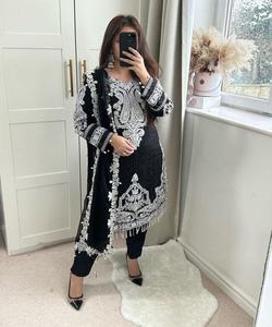 Stone Work Casual Wear Traje Salwar de algodón con detalles Dori y Dupatta estampada para Casual Cool con borde de templo - Product Image 1