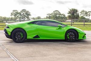 Lamborghini Huracán EVO Coupé 2022, el Más Vendido, Motor V10 de 5.2 Litros, Frenos de Cerámica de Carbono, Mayormente Sin Modificar - Product Image 2