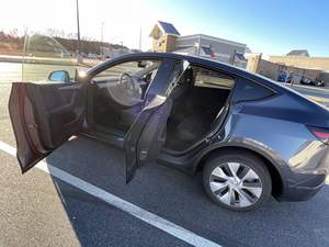 Tesla Model Y Long Range AWD 2023, transmission intégrale, double moteur électrique, SUV/Crossover automatique - Product Image 3