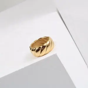 แหวนเพชรโมอิสซาไนต์ดีไซน์สวยหรู ประดับเพชรทรงมาร์คีส์ ชุบทอง เหมาะสำหรับงานแต่งงานและงานเลี้ยงสำหรับผู้หญิง - Product Image 5