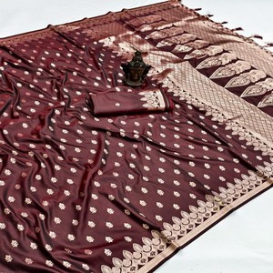 Sari de Seda Banarasi VASTRA COTTAGE con Diseño de Zari Tejido a Mano en Toda la Superficie, Pallu Rico y Blusa de Seda de Contraste Suave - Product Image 2