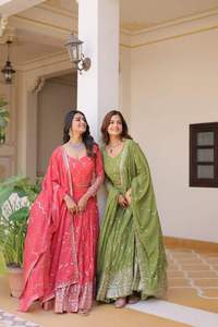 Robe étonnante belle couleur renard lourd Georgette Lehenga Choli & Dupatta avec broderie séquence travail femme mode exportateur - Product Image 2