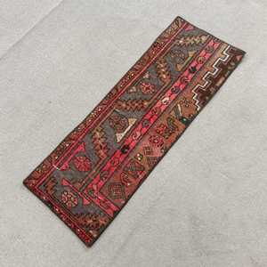 Tapis turc 1x2,9 pieds, petit tapis vintage, tapis en laine à carreaux rouge brun - Product Image 2