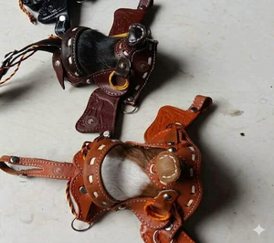 Selle de cheval western en cuir, design travaillé à la main, avec sangles d'étrier, équipement équestre pour l'équitation en ranch. - Product Image 3