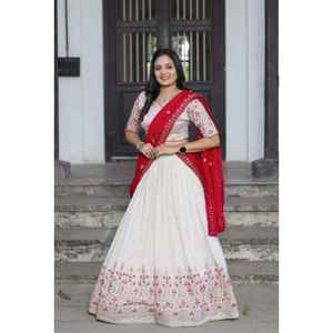 Lancement du nouveau tissu spécial NAVRATEI pour lehenga choli en soie Vichitra avec des paillettes et des broderies pour les tenues de soirée - Product Image 1