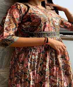 Diseñador Georgette Bordado Diamantes de imitación Elástico Salwar Kameez Traje Ropa de fiesta Precio al por mayor Ropa étnica - Product Image 6