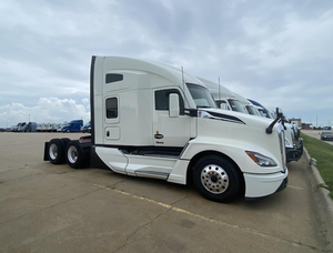 รถบรรทุกแท้ KenworthS T680 ปี 2022 แบบมีห้องนอนหลังคาสูง 76 นิ้ว เครื่องยนต์ Cummins 450 แรงม้า เกียร์อัตโนมัติ Endurant 12 สปีด ไมล์น้อย - Product Image 2