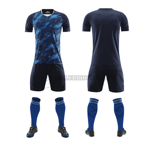 Conjunto Deportivo de Fútbol Personalizado de Alta Calidad de Secado Rápido para Adultos Unisex, Camiseta y Pantalones Cortos con Logotipo Impreso por Transferencia de Calor, 100% Poliéster - Product Image 3