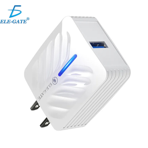 Nuovo Caricabatterie Quick Charge 3.0 con Connettore V8, Adattatore 5V/2.4A per Telefoni Cellulari, Compatibile con Prese EU e US, Potenza di Uscita 12W - Product Image 1