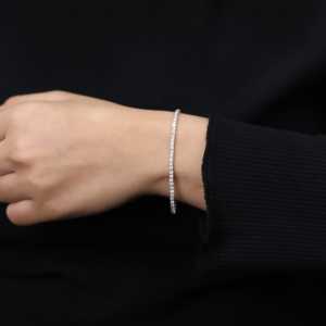 Bracelet tennis en diamant rond de laboratoire brillant, accessoire de mode élégant - Product Image 1