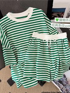 Ensemble de t-shirts et shorts d'été pour femmes, manches courtes rayées, col rond, taille élastique, t-shirt décontracté pour femmes, pantalon court - Product Image 2