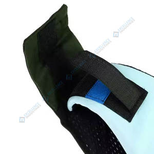 Veste d'équitation de protection avec maille respirante et fermeture sécurisée pour le confort de la sécurité du cavalier - Product Image 2