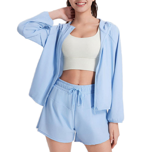 Conjunto de Yoga para Mujer con Chaqueta de Manga Larga y Pantalones Cortos Deportivos de Secado Rápido y Transpirable en Color Sólido - Product Image 1