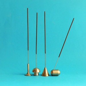 Soporte de incienso curvo de metal dorado, decoración moderna de lujo, quemador de incienso elegante, accesorio de mesa hecho a mano para meditación - Product Image 3