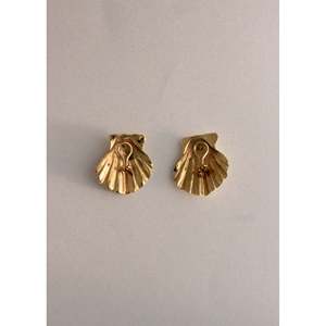 Boucles d'oreilles vintage plaquées or à clipser, motif papillon tendance avec diamants et perles, idéales pour les fêtes et les cadeaux - Product Image 2