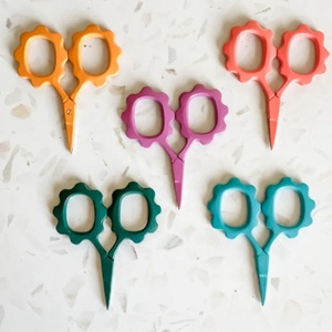 Tijeras de entresacar de acero inoxidable 6CR13 para diestros, con bordado de girasol, 30 dientes, para organza, con embalaje en bolsa, cortahilos - Product Image 1