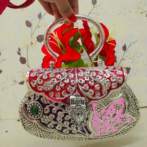Pochette de mariée artisanale en laiton pour femme, idéale pour les mariages et événements, décorée de perles, douce, de haute qualité, qualité export, Inde - Product Image 1