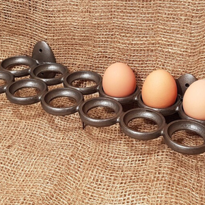 Porte-plateau à oeufs Porte-oeufs en fer antique Stockage d'œufs frais de ferme fait à la main - Product Image 4