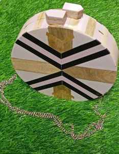 Bolso de mano de resina premium para damas, elegante y hecho a mano, perfecto para fiestas, bodas y un look festivo, artesanía de resina hecha a mano. - Product Image 2