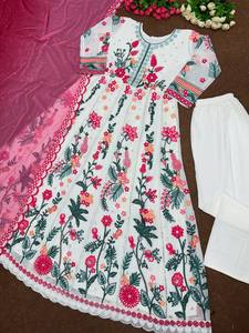 Vestido de tendencia de color blanco totalmente elegante en Faux Georgette con trabajo de secuencia de cadena para mujeres indias pakistaníes en funciones de fiestas - Product Image 2