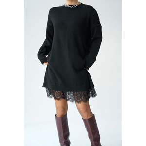 ชุดถักสีดำพร้อมรายละเอียดชายเสื้อลูกไม้ - Product Image 3