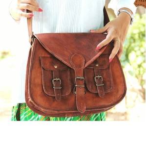 กระเป๋าถือแบบมีสายคาดทำจากหนังสีน้ำตาลสำหรับใช้งานกลางแจ้งได้รับการยอมรับโลโก้ตามสั่ง - Product Image 3