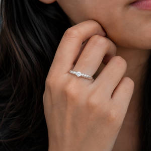 Bague solitaire en zircon blanc taille princesse en or blanc plaqué rhodium - Product Image 5